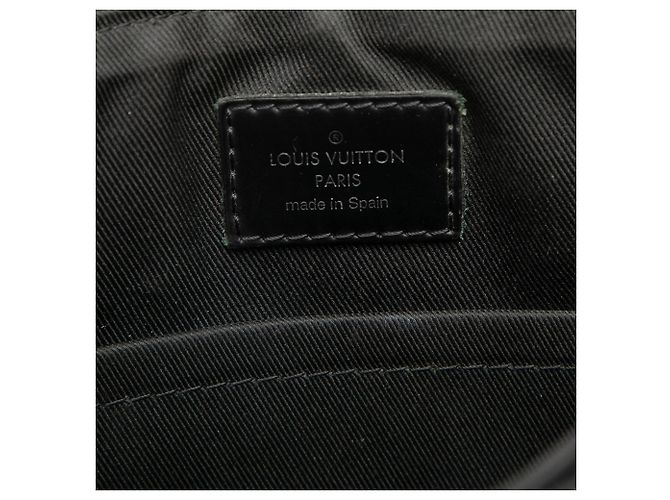 Bolsa transversal Louis Vuitton Monogram Eclipse District PM preta Preto - vista 5