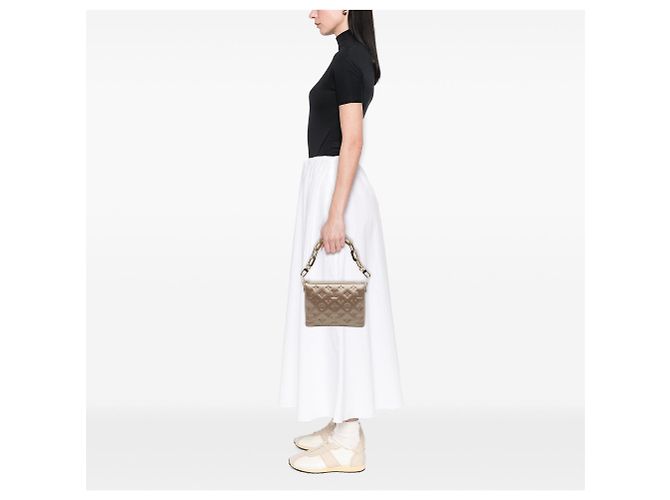 Borsa Coussin BB in agnello goffrato con monogramma dorato Louis Vuitton D'oro - vista 6