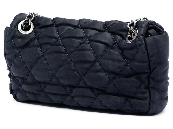 Borsa a tracolla Chanel Medium CC in raso trapuntato nero con patta singola - vista 2