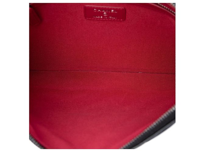 Clutch Chanel Gabrielle O Case en piel de becerro envejecido acolchado negro Medium - vista 4