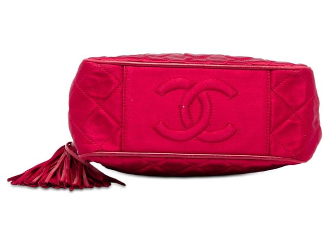 Borsa a tracolla Chanel CC in raso trapuntato rosso con nappa e catena - vista 3