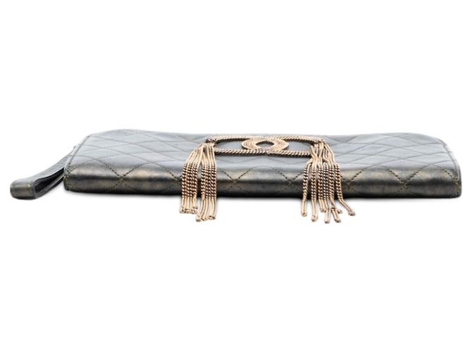 Clutch Chanel CC Chain in agnello metallizzato nero con frange - vista 3