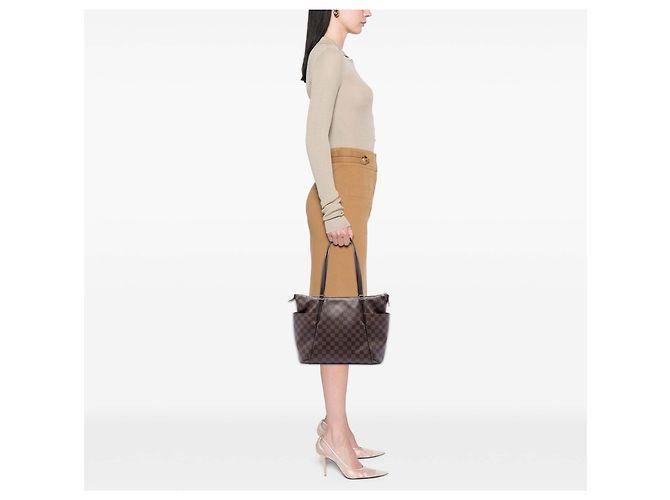 Borsa Tote Louis Vuitton Damier Ebene Totally MM marrone - vista 6