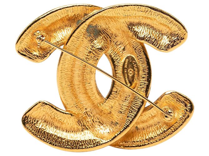 Spilla Chanel CC trapuntata placcata oro D'oro - vista 2