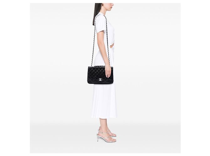 Borsa a tracolla Chanel Jumbo Classic in agnello traforato nero - vista 5