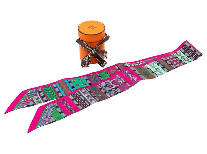 Foulard Twilly in seta rosa Hermès Colliers de Chiens - vista 5