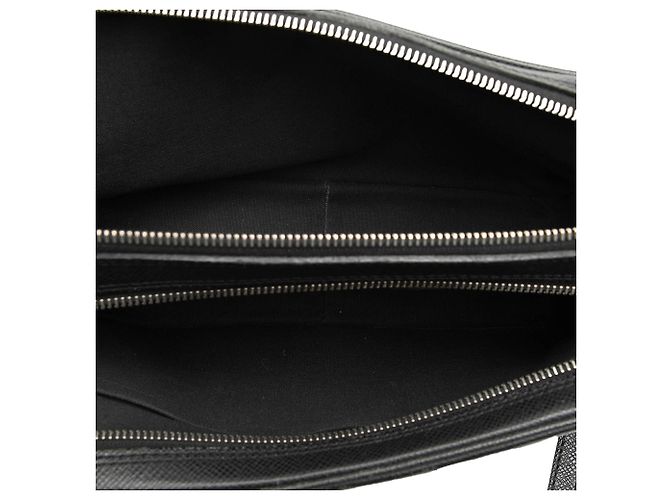 Clutch Louis Vuitton Taiga Neo Pavel nera Nero - vista 4