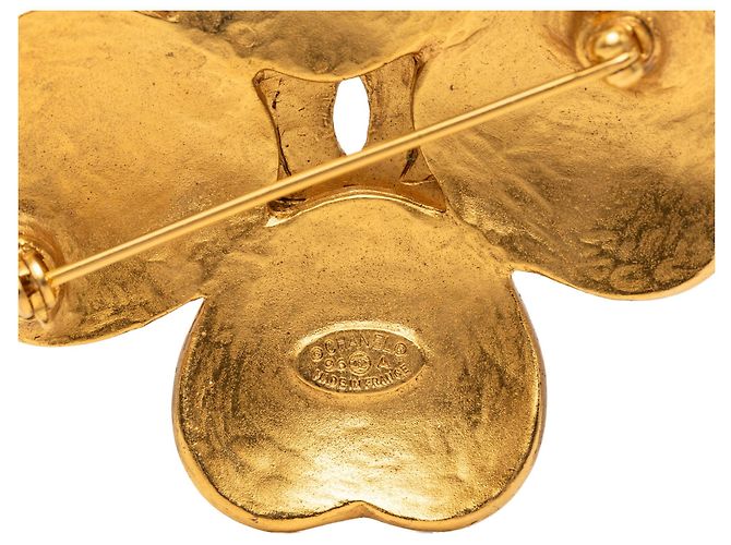 Spilla Chanel CC a trifoglio di vite placcata oro D'oro - vista 3