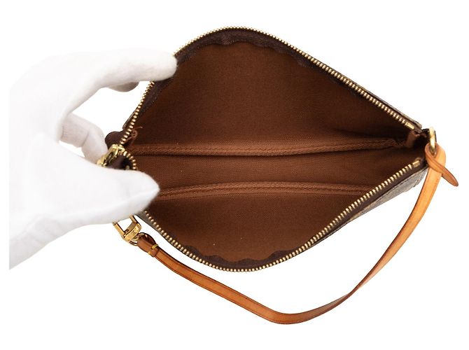 Borsa a tracolla Louis Vuitton Monogram Pochette Accessoires marrone - vista 4