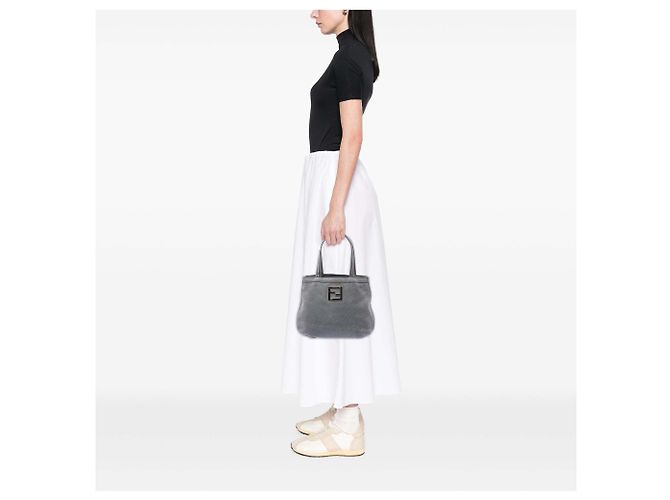 Fendi Nubuck FF Chains Tote in Grau - Ansicht 7