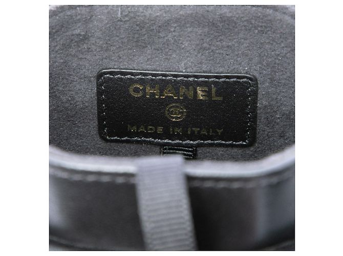 Bolsa transversal Chanel CC em pele de cordeiro acolchoada e com tachas preta com corrente para telemóvel Preto - vista 5