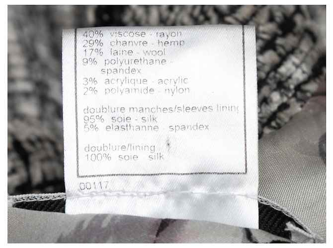 Black & White Chanel Boucle Collared Coat Size FR 36 - view 6