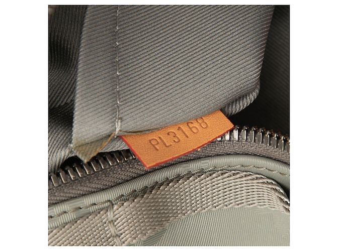 Borsa a tracolla Louis Vuitton Monogram Titanium Messenger PM grigia Grigio - vista 6
