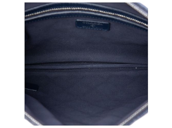 Clutch O Case en Caviar Acolchado Azul Chanel Tamaño Medium - vista 4