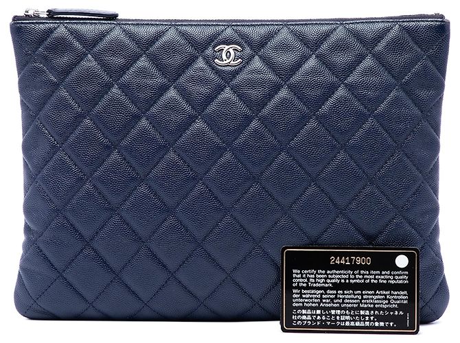Clutch O Case en Caviar Acolchado Azul Chanel Tamaño Medium - vista 7