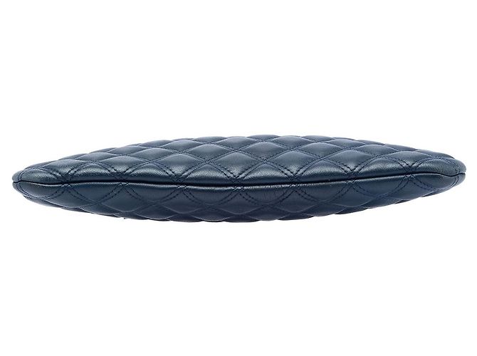 Clutch Chanel Medium in agnello trapuntato blu con doppia cucitura O Case - vista 3