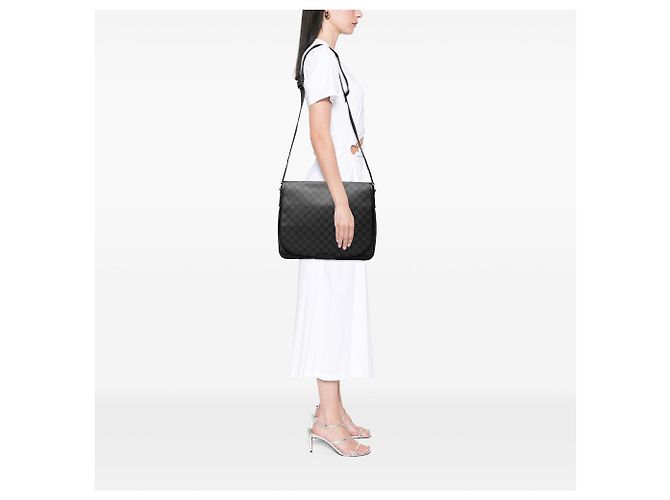 Borsa a tracolla Louis Vuitton Damier Graphite Daniel MM nera Nero - vista 8