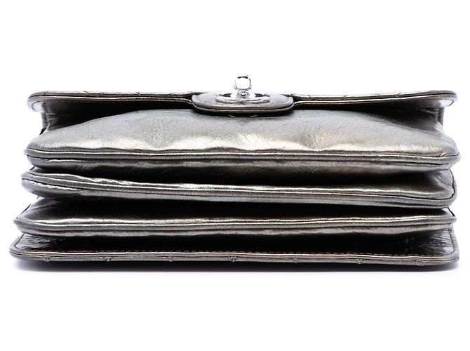 Borsa a tracolla Chanel Medium Metallic Crackled Calfskin Clams Pocket Flap Grigia Grigio - vista 3