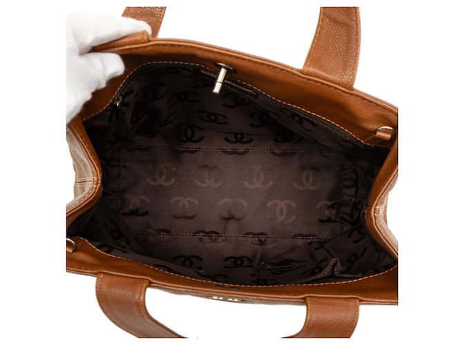 Borsa Tote Chanel CC Caviar Turnlock marrone - vista 4