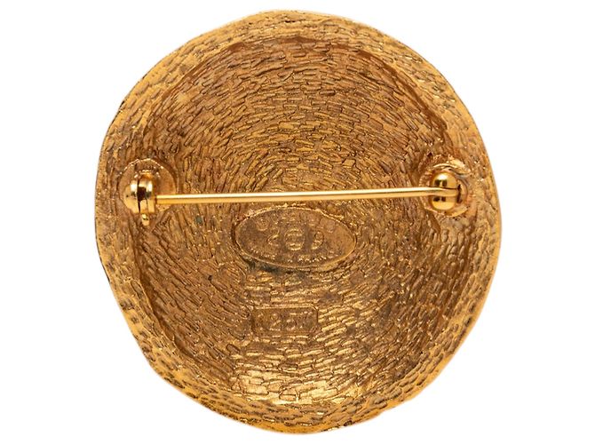 Spilla rotonda Chanel CC placcata oro D'oro - vista 2