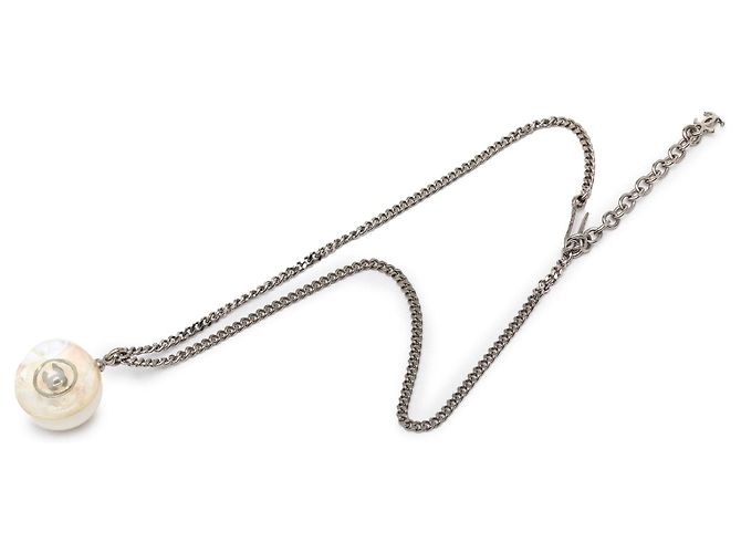 Collana con pendente Chanel CC in argento, ottone e resina - vista 4