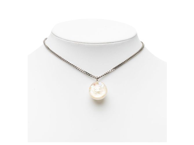 Collana con pendente Chanel CC in argento, ottone e resina - vista 5