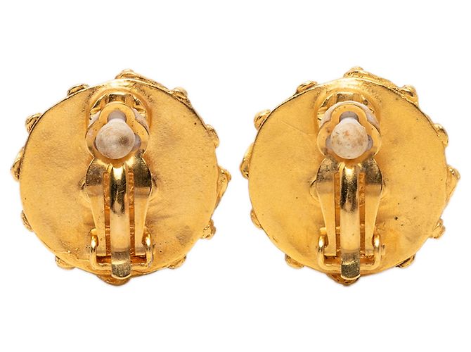 Orecchini a clip Chanel CC placcati oro e perle finte dorate D'oro - vista 2