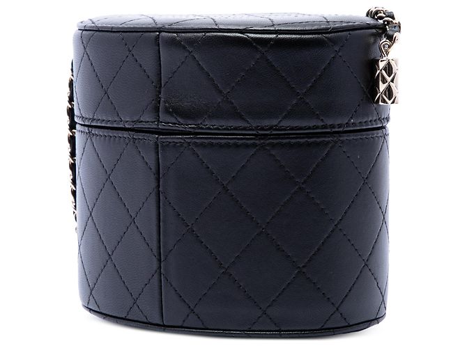 Clutch Vanity redonda em pele de cordeiro acolchoada Chanel CC preta com corrente - vista 2