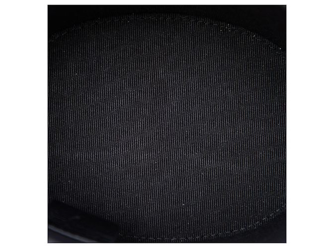 Clutch Vanity redonda em pele de cordeiro acolchoada Chanel CC preta com corrente - vista 4