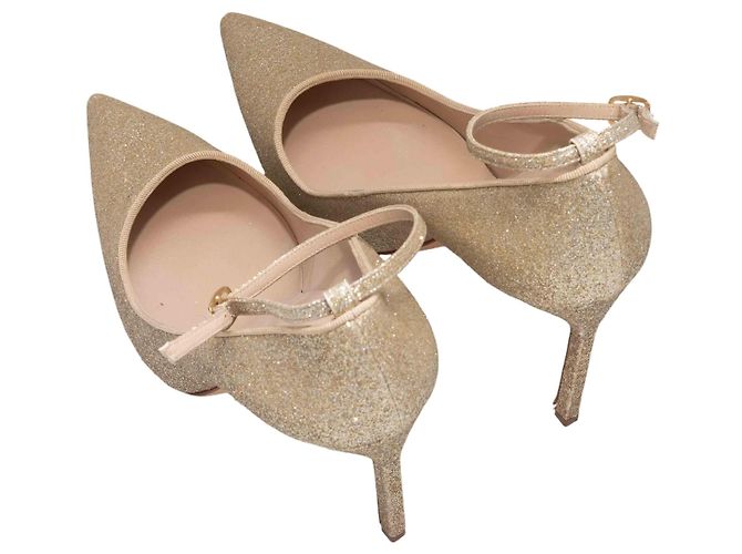 Escarpins à bout pointu et bride à la cheville à paillettes dorés Manolo Blahnik Taille 40 - vue 3