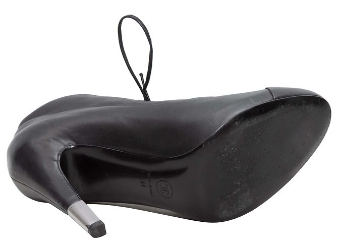 Schwarze Chanel Leder-Cap-Toe Stiefeletten mit Absatz Größe 41 - Ansicht 5