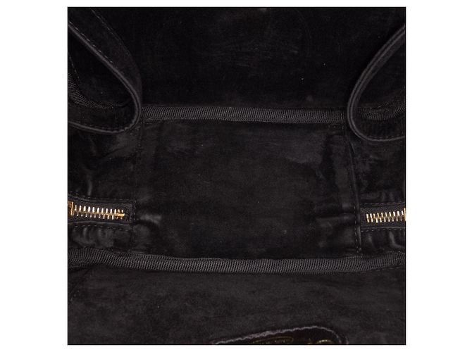 Borsa vanity Chanel Medium CC Caviar nera Nero - vista 4
