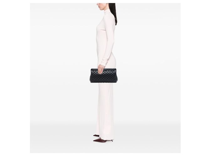 Clutch Chanel Large CC trapuntata in caviar nero con frame - vista 6