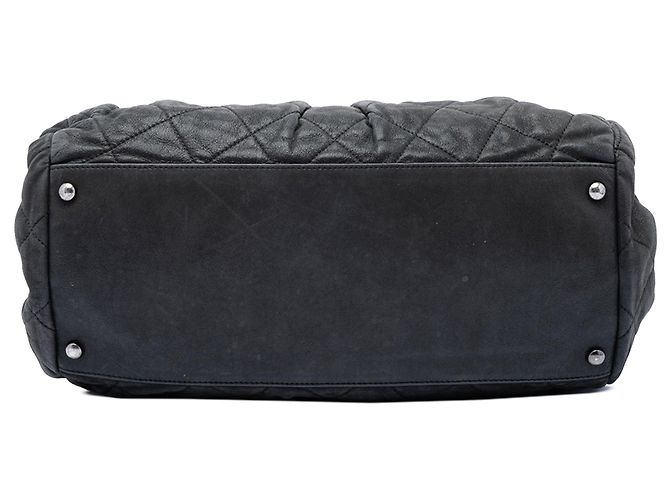 Borsa Bowling Chic Quilt in pelle di vitello iridescente nera Chanel Nero - vista 3