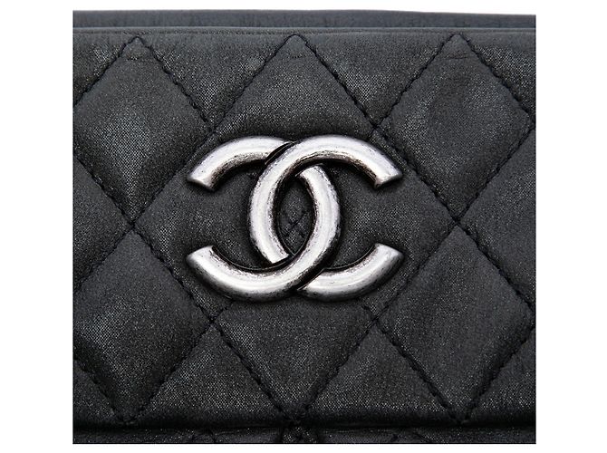 Borsa Bowling Chic Quilt in pelle di vitello iridescente nera Chanel Nero - vista 5
