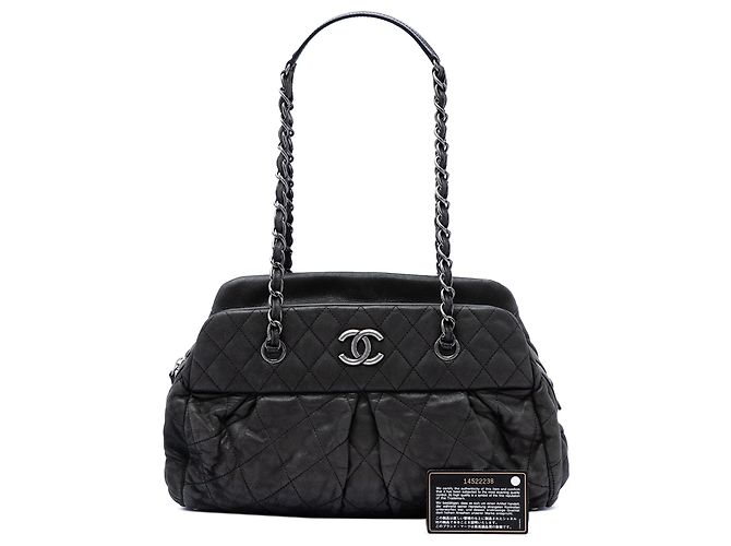 Borsa Bowling Chic Quilt in pelle di vitello iridescente nera Chanel Nero - vista 7