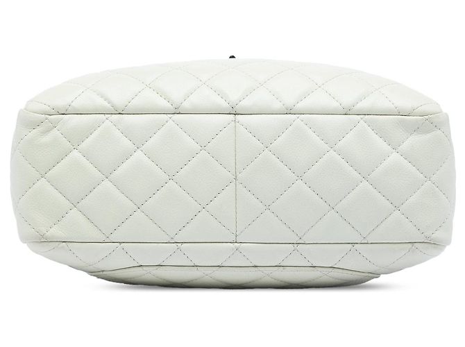 Borsa Camera Reissue Chanel in caviar trapuntato grande bianca Bianco - vista 3