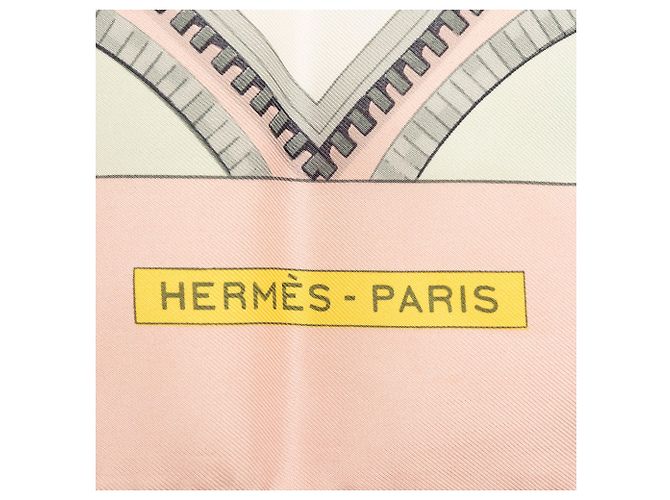 Sciarpa in seta Hermès Bordeaux Porte Oceane 90 Rosa - vista 3