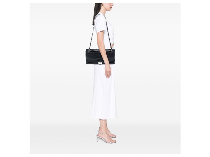 Cambon Borsa a tracolla Chanel Maxi Reissue 2.55 Double Flap in pelle di vitello goffrata nera Nero - vista 7
