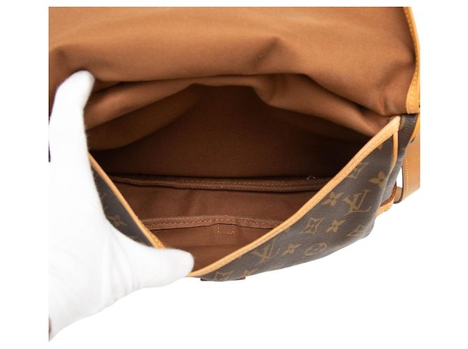 Borsa a tracolla Louis Vuitton Monogram Saumur 30 marrone - vista 4