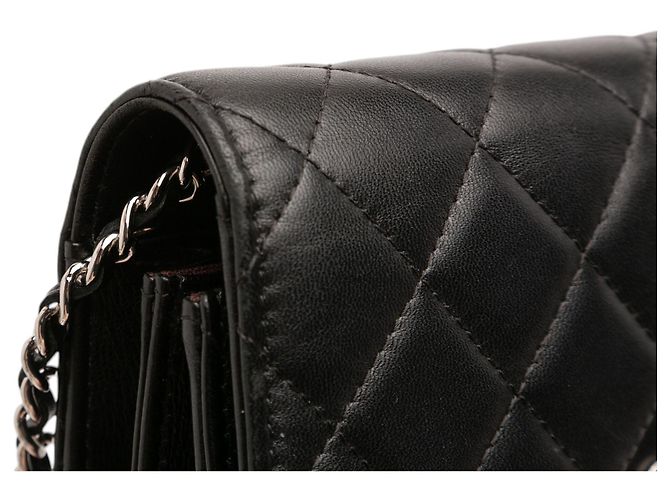 Wallet On Chain Mini borsa a tracolla Chanel Mini CC in agnello nero con catena - vista 8