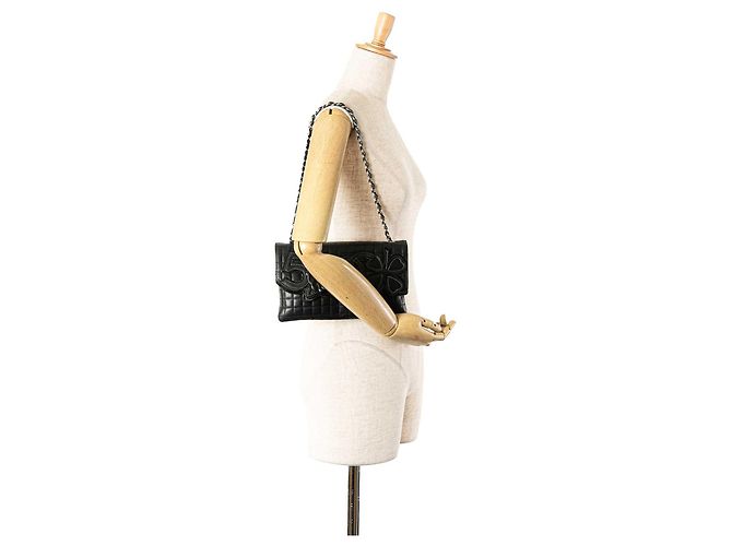 Chanel Choco Bar Schultertasche aus schwarzem Kalbsleder mit Camellia No. 5 CC - Ansicht 9