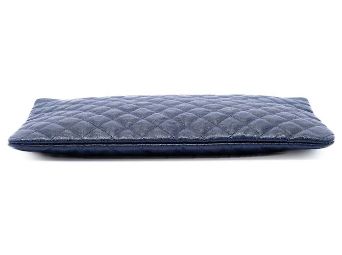 Blauer Chanel Large Quilted Caviar Boy O Case Clutch - Ansicht 3