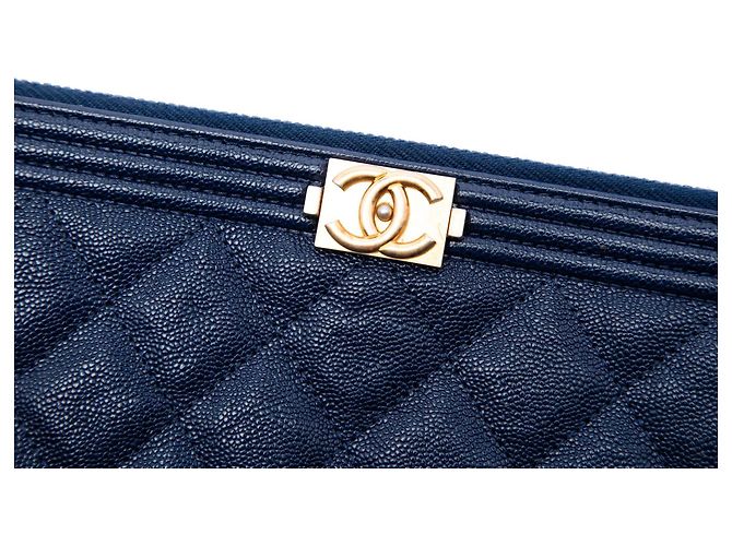 Blauer Chanel Large Quilted Caviar Boy O Case Clutch - Ansicht 5