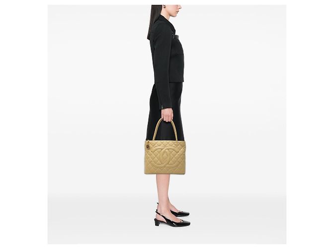 Tote Chanel Caviar Medallion beige - vista 7