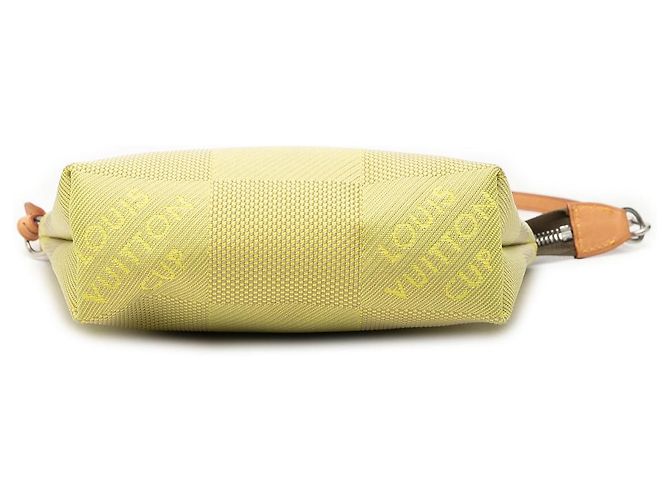 Bolso de hombro Green Louis Vuitton Damier Geant LV Cup Volunteer Verde - vista 3