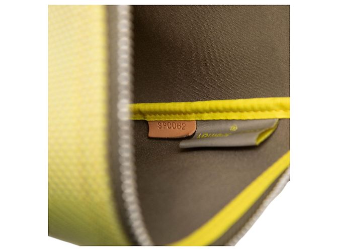 Bolso de hombro Green Louis Vuitton Damier Geant LV Cup Volunteer Verde - vista 6