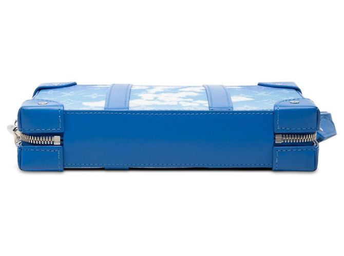 Borsa a tracolla portafoglio Louis Vuitton Monogram Clouds Soft Trunk blu - vista 3