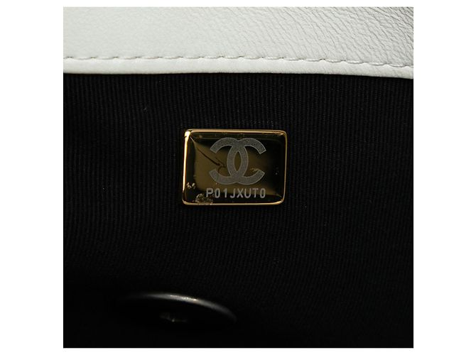 Borsa Chanel Large 19 in agnello bianco - vista 6