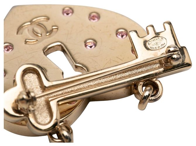 Spilla a forma di Cuore con Lucchetto e Chiave Chanel CC Placcata Oro D'oro - vista 3